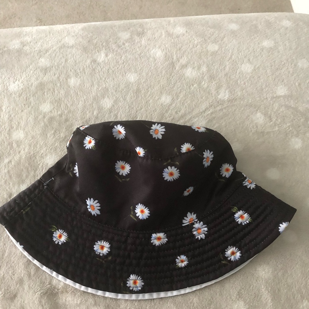 Daisy Print Black Bucket Hat
